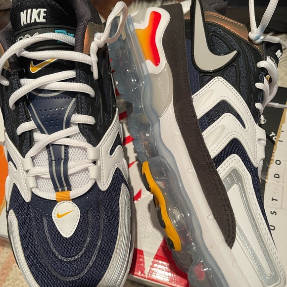 Air VaporMax Evo Sneaker - Picture 8 of 10